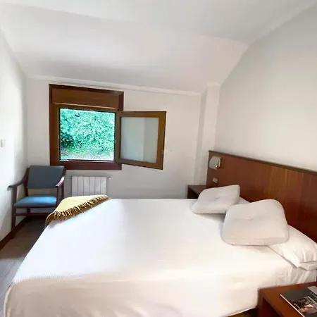 Hotel Entrerobles Sabaris