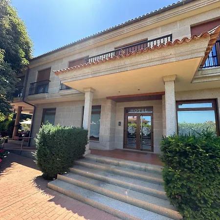 Entrerobles Hotel 2*