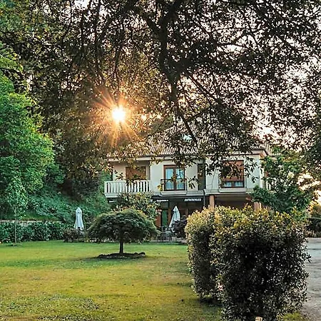 Entrerobles Hotel 2*